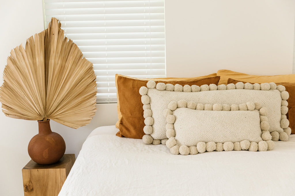Almohadón Clásico Pom Pom Lumbar | Natural