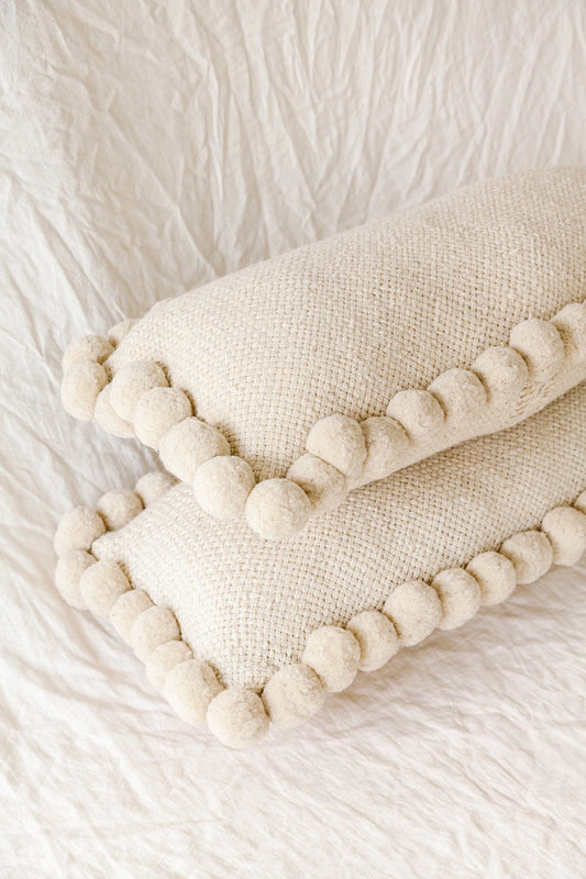 Almohadón Clásico Pom Pom Lumbar XL | Natural